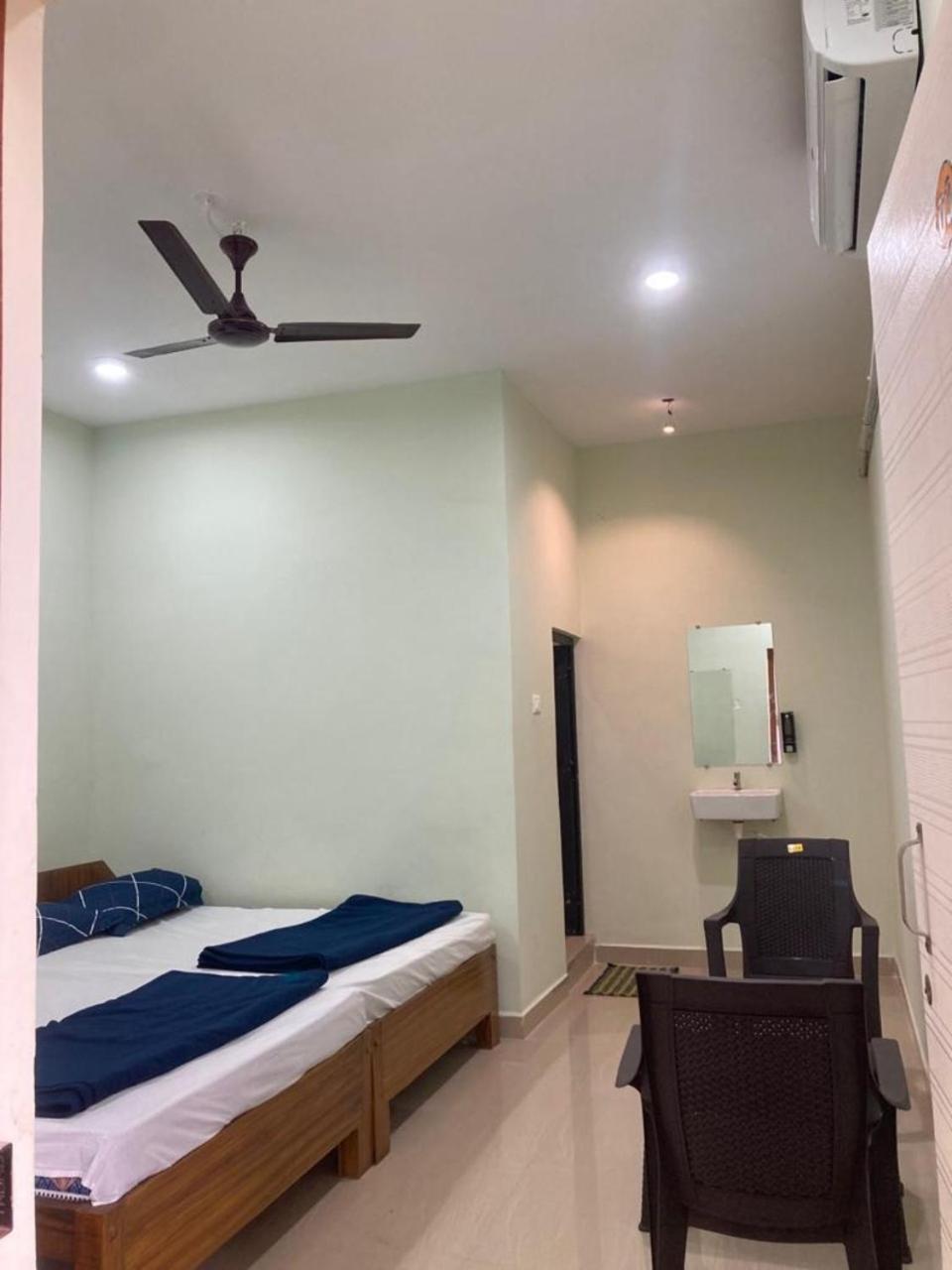 Oceanic Stay And Restaurant Gokarna Gokarna  Buitenkant foto